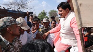 मुख्यमंत्री डॉ यादव अचानक पहुंचे उज्जैन और किया उपार्जन केंद्र का औचक निरीक्षण 9 6A 5