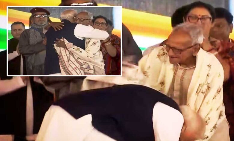 शुभेंदु की शपथ से पहले PM मोदी ने माखनलाल सरकार से लिया आशीर्वाद, बंगाल को अनोखा सलाम 1 9A 153