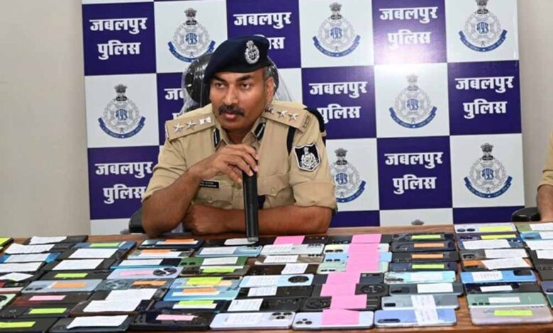 मध्यप्रदेश पुलिस ने विगत 2 सप्ताह में 2 करोड़ 26लाख रुपए से अधिक के गुम हुए 1021 मोबाइल फोन खोज कर वास्तविक मालिकों को लौटाएं 1 Mobile 03