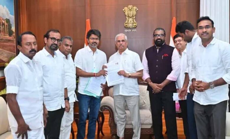 तमिलनाडु में सरकार बनाने की ओर विजय का बड़ा कदम, राज्यपाल से मिल पेश किया दावा 1 Tvk