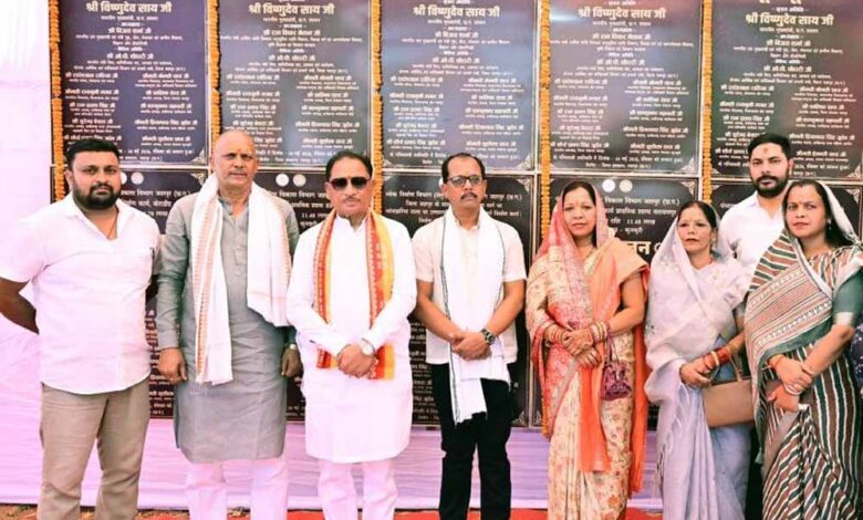 मुख्यमंत्री विष्णुदेव साय ने कुनकुरी क्षेत्र को दी विकास कार्यों की बड़ी सौगात: 16 करोड़ रुपए से अधिक के 12 विकास कार्यों का भूमिपूजन एवं लोकार्पण 1 sOGAT 3