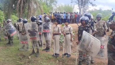 नारायणपुर में धर्मांतरित परिवारों को गांव छोड़ने का फरमान, घरों से बाहर फेंका सामान 1 Chhattisgarh News 05 1 25