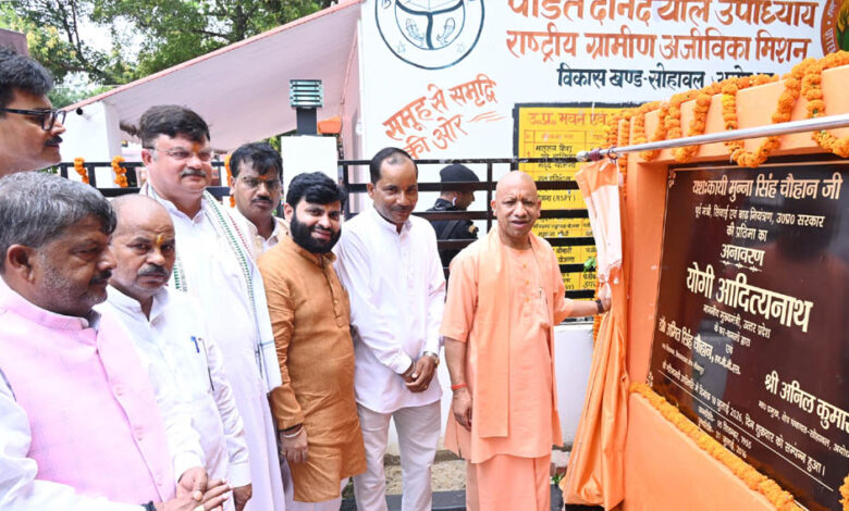 मुख्यमंत्री ने पूर्व मंत्री मुन्ना सिंह चौहान की प्रतिमा का किया अनावरण 1 10A 132