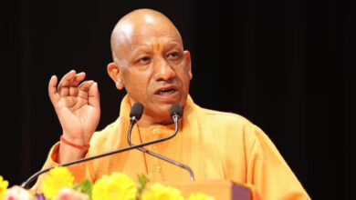 अयोध्या में CM योगी का सपा-कांग्रेस पर हमला, बोले- 'हनुमानगढ़ी की सीढ़ियों पर नमाज पढ़वाने का पाप क्यों कराया?' 3 10A 99