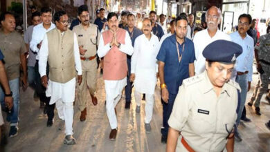 मुख्यमंत्री डॉ. यादव ने शहर का भ्रमण दो पहिया वाहन और पैदल चल कर किया 7 11A 18