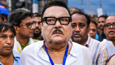 ममता बनर्जी को बड़ा सियासी झटका, मदन मित्रा बागी TMC गुट के साथ आए 2 15A 143