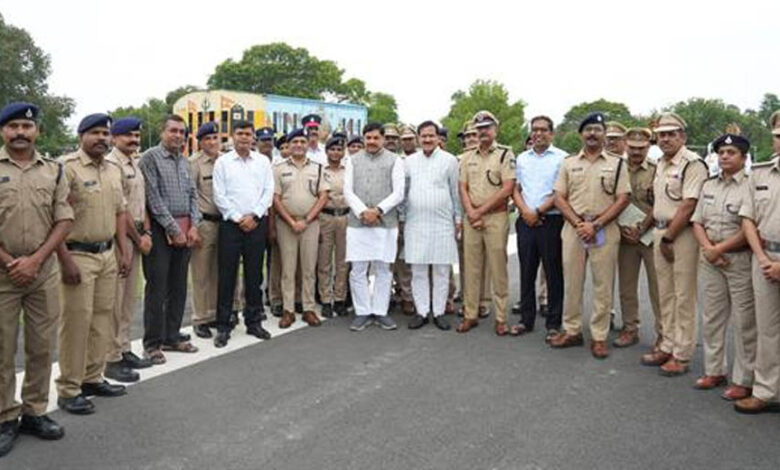 पुलिस विभाग के अधिकारियों-कर्मचारियों ने पदोन्नति पर मुख्यमंत्री डॉ. यादव का जताया आभार 1 16A 1