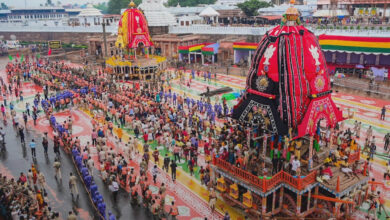Jagannath Rath Yatra 2026: झमाझम बारिश के बीच जय जगन्नाथ के जयघोष से गूंजा पुरी, लाखों श्रद्धालुओं ने किए दिव्य रथों के दर्शन 1 16A 121