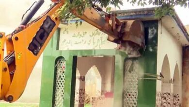 संभल में चला बुलडोजर, सरकारी जमीन पर बने इमामबाड़े और मजार हटाए गए 1 184