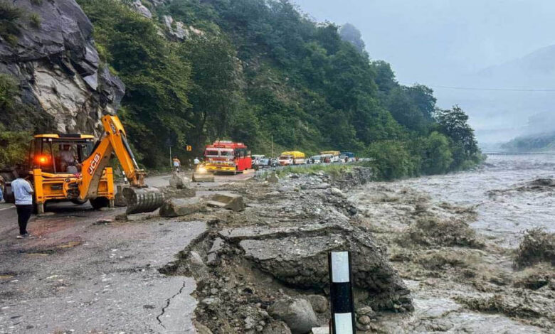 हिमाचल में मॉनसून का कहर: जिस्पा में बादल फटा, मंडी में भूस्खलन से महिला की मौत 1 1A 38