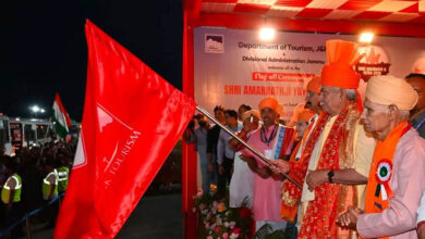 Amarnath Yatra 2026: 'बम बम भोले' के जयघोष के बीच पहला जत्था रवाना, एलजी मनोज सिन्हा ने दिखाई हरी झंडी 4 2 ju 3