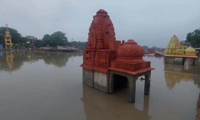 MP Rain Alert: उज्जैन में उफनी शिप्रा, राम घाट के मंदिर जलमग्न; इंदौर-भोपाल भी बारिश से बेहाल 1 3A 46