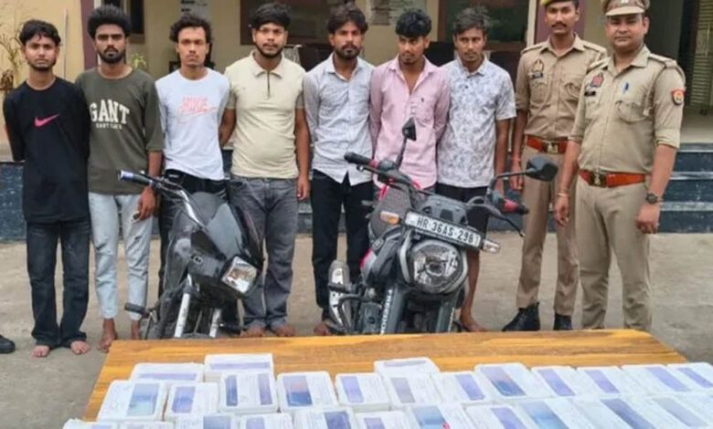 मथुरा पुलिस का बड़ा खुलासा, ऐप के जरिए युवकों को फंसाकर ब्लैकमेल करने वाला गिरोह गिरफ्तार 1 4A 198