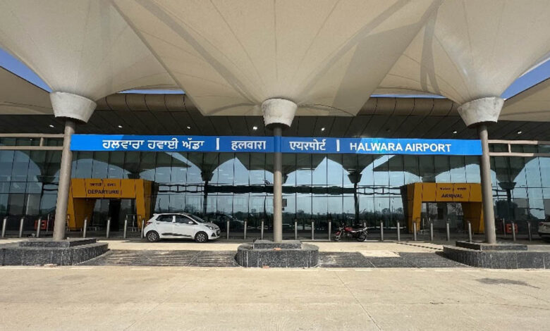 हलवारा आ रही एयर इंडिया फ्लाइट में आई दोहरी मुश्किल, पहले तकनीकी खराबी फिर खराब मौसम बना वजह 1 4A 73