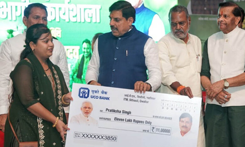 उन्नत खेती व पशुपालन से बढ़ायेंगे किसानों की आमदनी : मुख्यमंत्री डॉ. यादव 1 7A 13