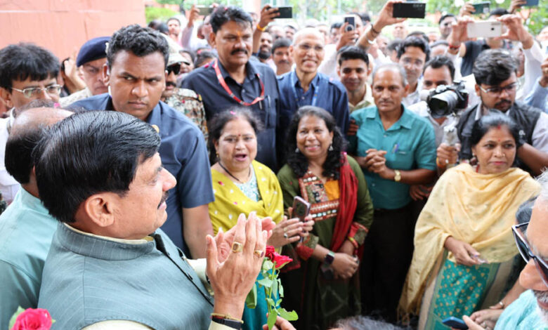 सीएम डॉ. मोहन ने 10 साल बाद दिया प्रमोशन, गदगद हुए कर्मचारी, ढोल-नगाड़ों से किया स्वागत 1 8A 145