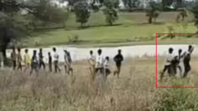 बड़वानी में युवती को 25-30 युवक बाइक पर उठाकर ले गए! वायरल VIDEO से हड़कंप, जांच में 'देजा' प्रथा का एंगल 4 8A 153