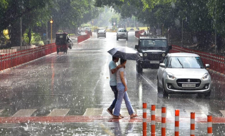 मानसून की सुस्ती से पंजाब बेहाल! पारा 42.4°C तक पहुंचा, 12 जुलाई तक भारी बारिश का अलर्ट; 6 जिलों में येलो अलर्ट 1 8A 35