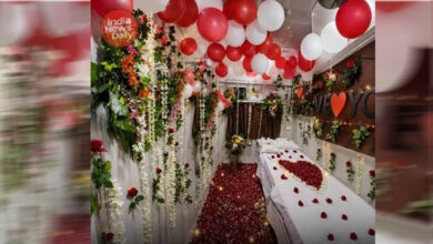 Train 'Suhagrat Coach' Viral Video: 1AC कोच सजाने पर बढ़ा बवाल, रेलवे ने TC को किया सस्पेंड 1 9A 21