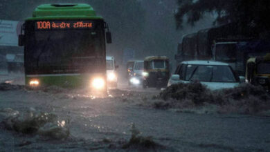 दिल्ली-NCR में बारिश से हाल बेहाल! नोएडा-गुरुग्राम की सड़कें जलमग्न, कई जगह लंबा ट्रैफिक जाम 10 9A 45