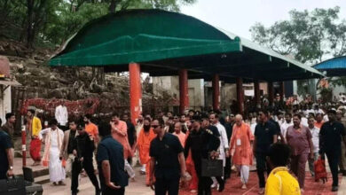 चित्रकूट दौरे पर CM योगी, कामदगिरि की परिक्रमा कर बरहा हनुमान मंदिर में की पूजा-अर्चना 10 9A 83