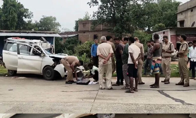 उमरिया में भीषण सड़क हादसा, NH-43 पर खड़े ट्रक से टकराई कार, 5 लोगों की दर्दनाक मौत 1 9A 89