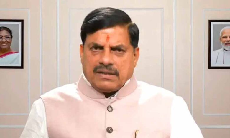 विदेश यात्राओं, नए कॉन्ट्रैक्ट्स और वीआईपी कल्चर पर लगाई रोक 1 Mohan 01 5