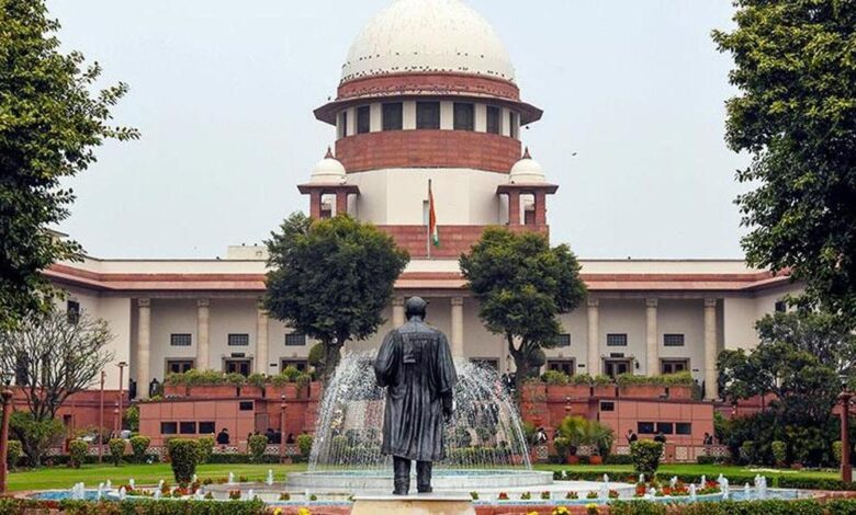 दिल्ली सरकार को सुप्रीम कोर्ट से झटका, बिजली कंपनियों के CAG ऑडिट पर फिलहाल रोक 1 राम मंदिर चढ़ावा चोरी पर SC में सुनवाई