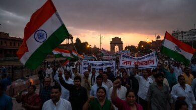 Explainer: दिल्ली की सड़क पर लड़ाई आज की नहीं... क्या 2029 की कुर्सी के लिए हो चुका है पहला राजनीतिक युद्ध शुरू? 1 राजनीति अक्सर कैमरे से थोड़ा आगे चलती है। असल सवाल यह नहीं होता कि सड़क पर कितने लोग थे।