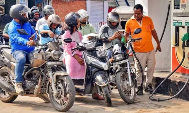 Govt Hike Tax: पेट्रोल, डीजल और ATF पर सरकार का बड़ा फैसला, एक्साइज ड्यूटी में किया बदलाव 1 petrol 3A 36 3