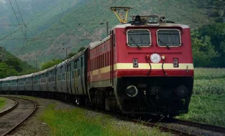 रेल यात्रियों को बड़ी राहत! अब खंडवा में भी रुकेगी यह एक्सप्रेस, नेपाल से महाराष्ट्र तक सफर होगा आसान 1 rail Train A 121 6