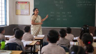 किताब भूलने पर पहली कक्षा के छात्र को थप्पड़ मारने का आरोप! टूटा दांत, परिजनों ने की कार्रवाई की मांग