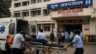 Health Alert: दून अस्पताल में लापरवाही! तड़पता रहा मरीज, जूनियर डॉक्टरों ने बचाई जान