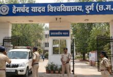  दुर्ग विश्वविद्यालय के कुलसचिव पर वेतन गबन का आरोप, गिरफ्तारी के बाद निजी मुचलके पर मिली रिहाई