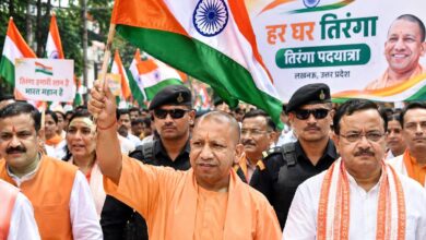 तिरंगा यात्रा में गरजे योगी, राष्ट्रगान-राष्ट्रगीत के अपमान पर दिया सख्त संदेश