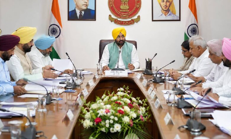 पंजाब कैबिनेट के बड़े फैसले, निजी स्कूलों की फीस पर सख्ती और आउटसोर्स कर्मचारियों के लिए नया विधेयक