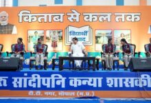 भोपाल के सरकारी स्कूल में छात्राओं की ‘कैबिनेट’ से मिले सीएम मोहन यादव, संवाद के जरिए दिए भविष्य संवारने के मंत्र