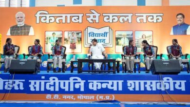 भोपाल के सरकारी स्कूल में छात्राओं की ‘कैबिनेट’ से मिले सीएम मोहन यादव, संवाद के जरिए दिए भविष्य संवारने के मंत्र