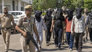 जंतर-मंतर पर कथित आतंकी साजिश का दावा, 4 नाबालिग समेत 9 गिरफ्तार; ISI कनेक्शन की जांच 2 जंतर-मंतर पर कथित आतंकी साजिश का दावा, 4 नाबालिग समेत 9 गिरफ्तार; ISI कनेक्शन की जांच