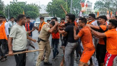 मेरठ में कांवड़ यात्रा के दौरान बवाल, झगड़ा छुड़ाने पहुंचे पुलिसकर्मी से भी मारपीट; वीडियो वायरल