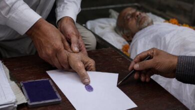 लखनऊ में रिश्ते शर्मसार: अंतिम संस्कार से पहले बेटे ने पिता के शव का लगवाया अंगूठा, 3 करोड़ की संपत्ति का मामला