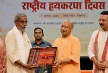 राष्ट्रीय हथकरघा दिवस पर योगी का विपक्ष पर हमला, बोले- परिवारवाद से प्रदेश आगे नहीं बढ़ सकता