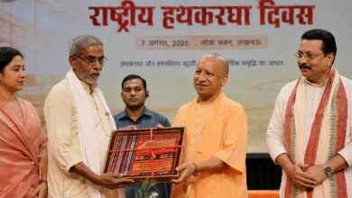 राष्ट्रीय हथकरघा दिवस पर योगी का विपक्ष पर हमला, बोले- परिवारवाद से प्रदेश आगे नहीं बढ़ सकता