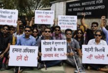 देहरादून में दृष्टिबाधित छात्रों का आंदोलन, 5 दिन से धरने पर बैठे; बोले- अधिकारों से समझौता नहीं 25 देहरादून में दृष्टिबाधित छात्रों का आंदोलन, 5 दिन से धरने पर बैठे; बोले- अधिकारों से समझौता नहीं