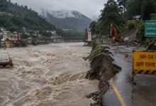 Uttarakhand Monsoon Fury: उत्तराखंड में बारिश का कहर, खतरे के निशान के करीब पहुंचीं नदियां; NH-34 समेत 10 सड़कें बंद