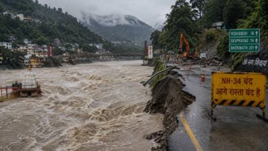 Uttarakhand Monsoon Fury: उत्तराखंड में बारिश का कहर, खतरे के निशान के करीब पहुंचीं नदियां; NH-34 समेत 10 सड़कें बंद