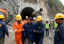 चमोली टनल हादसा: तीन दिन बाद जिंदा मिला एक मजदूर, दो की तलाश अब भी जारी 27 चमोली टनल हादसा: तीन दिन बाद जिंदा मिला एक मजदूर, दो की तलाश अब भी जारी