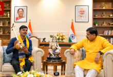 बुंदेलखंड से बॉलीवुड तक पहुंची आंखों की रोशनी से नहीं, आवाज की ताकत से पहचान बनाने वाले सुनील लोधी की कहानी 45 बुंदेलखंड से बॉलीवुड तक पहुंची आंखों की रोशनी से नहीं, आवाज की ताकत से पहचान बनाने वाले सुनील लोधी की कहानी