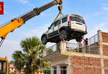 देसी जुगाड़ की हद! चोरी के डर से क्रेन से दो मंजिला छत पर चढ़ा दी नई स्कोर्पियो, वजह जानकर हो जाएंगे हैरान 57 देसी जुगाड़ की हद! चोरी के डर से क्रेन से दो मंजिला छत पर चढ़ा दी नई स्कोर्पियो, वजह जानकर हो जाएंगे हैरान